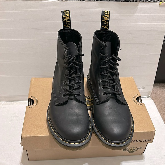 Dr. Martens Black Greasy size 9 - Picture 1 of 8